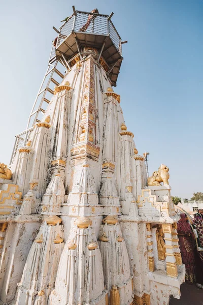 Turistmerke Med Gammelt Tempel India – stockfoto