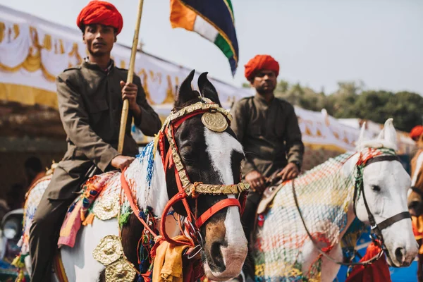 Τοπική Άνδρες Στα Άλογα Στο Ινδικό Sankranthi Ινδική Hindu Φεστιβάλ — Φωτογραφία Αρχείου