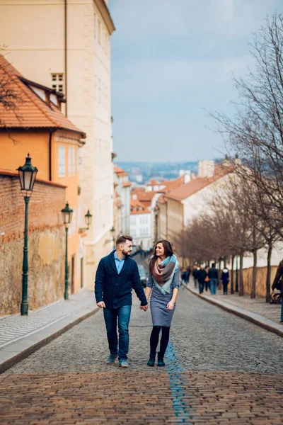 Glada Unga Par Kärlek Prague City — Stockfoto