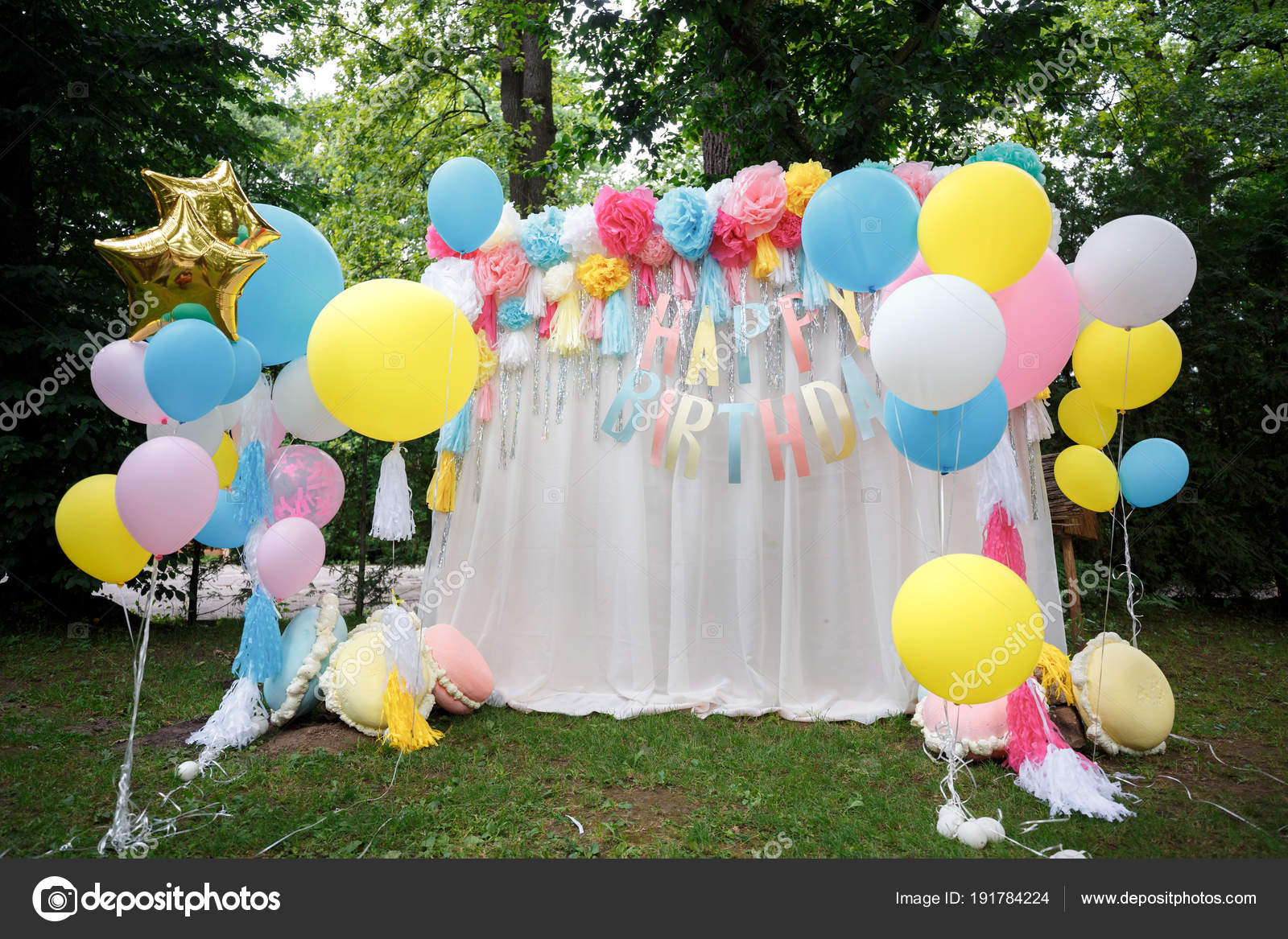 Prepared Birthday Decorations Summer Green Garden Stock Photo by ...