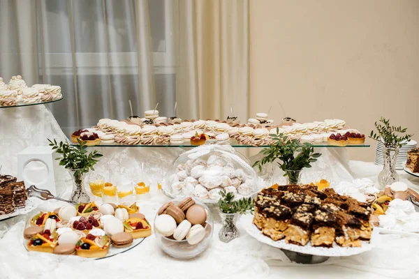 Cukorkát Macarons Kalács Sajtos Sütemény Bukkan Színes Macaroons Egy Két — Stock Fotó