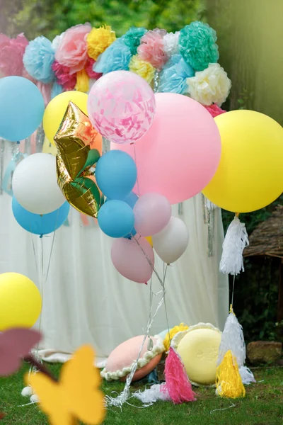 Decorações Aniversário Preparadas Verão Jardim Verde — Fotografia de Stock