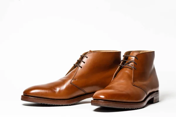 클래식 브라운 남자 신발 흰색 배경에 고립 — 스톡 사진