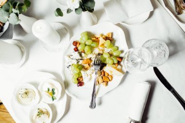 Düğün günü zarif Tablo ayarı