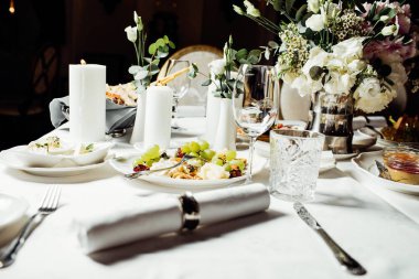 Düğün günü zarif Tablo ayarı