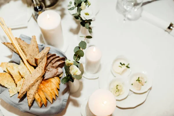 結婚式の日にエレガントなテーブルセッティング — ストック写真