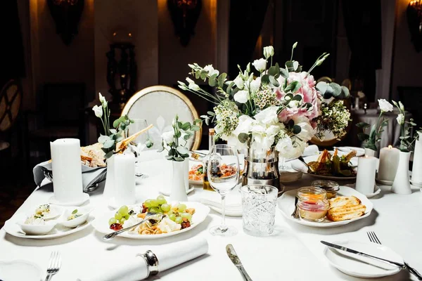 Elegante Tavola Apparecchiata Nel Giorno Del Matrimonio — Foto Stock