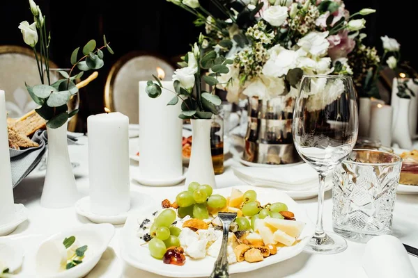 Elegante Tavola Apparecchiata Nel Giorno Del Matrimonio — Foto Stock