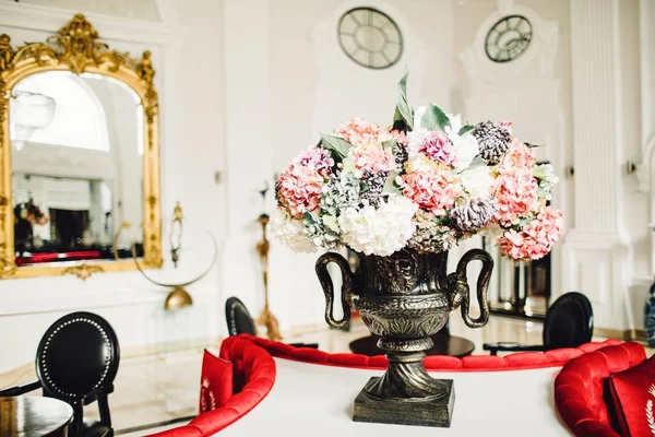 Décor Fleurs Dans Hall Intérieur Luxe — Photo