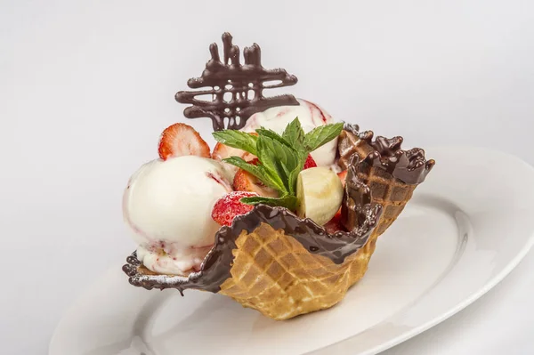Close Shot Delicious Dessert Ice Cream Fruits — ストック写真
