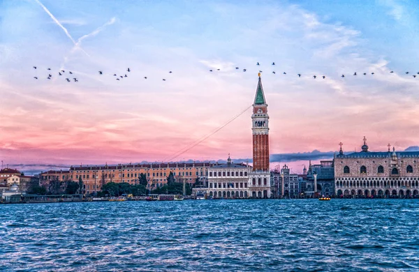 Canal Grande, náměstí svatého Marka s kostelem San Giorgio di Maggiore za svítání - Benátky, Venezia, Itálie, Evropa — Stock fotografie