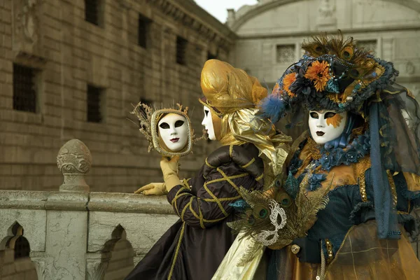 世界各地的人都来参加威尼斯狂欢节 — 图库照片