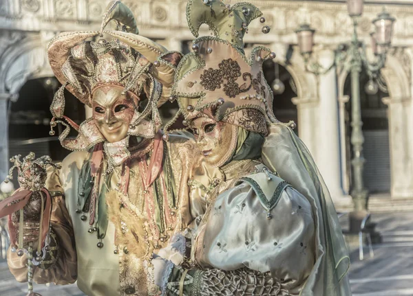 人们在面具和服装上威尼斯威尼斯狂欢节 06.02.2016 — 图库照片
