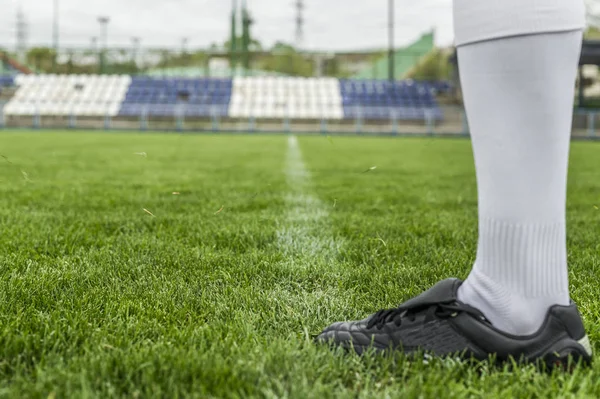 Voetballer Laarzen Het Voetbalstadion — Stockfoto