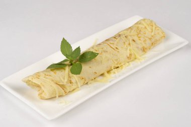 sandviç rulo beyaz bir plaka üzerinde