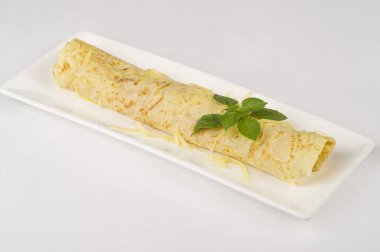 sandviç rulo beyaz bir plaka üzerinde