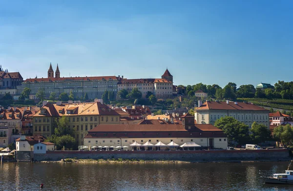 Panoramic view of Prague on spring day — Stock Photo, Image