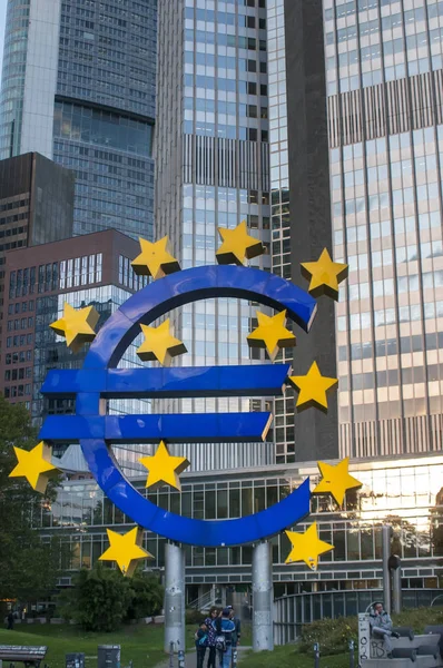 FRANKFURT AM MAIN, ALEMANIA - 6 DE OCTUBRE DE 2017: Euro Sign. Europa — Foto de Stock