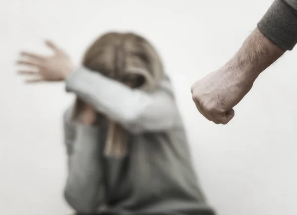 Man beating up his wife illustrating domestic violence — Stock Photo, Image