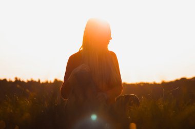 gün batımında huzur ve yoga pratik kullanımda