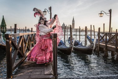 Venedik, Ita geleneksel bir festivalde renkli karnaval maskeleri