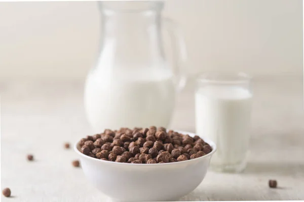초컬릿 우유가 나무판 — 스톡 사진