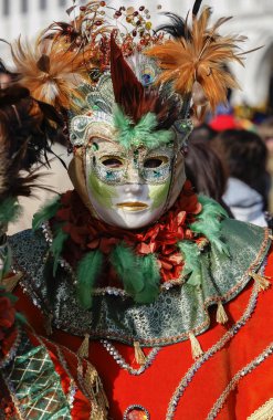 Venedik, İtalya 'da düzenlenen geleneksel festivalde renkli karnaval maskeleri