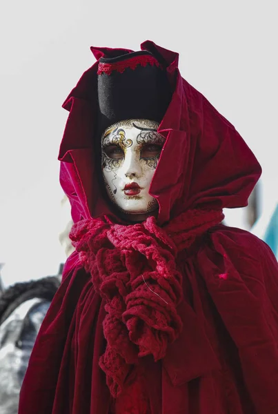 ヴェネツィア イタリアの伝統的な祭りでカラフルなカーニバルマスク — ストック写真