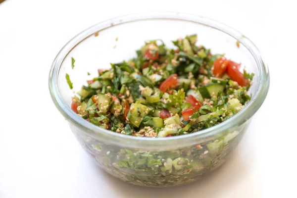 Leckerer Salat Der Mittelöstlichen Küche Tabule Zubereitet Aus Gemüse Kräutern — Stockfoto