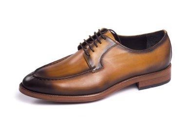 Erkekler ayakkabı izole, bağcıklı, kahverengi, deri. beyaz arkaplanda izole.