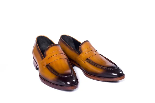 Erkeklerin Klasik Kahverengi Deri Ayakkabıları Beyaz Arka Planda Izole Edilmiş — Stok fotoğraf