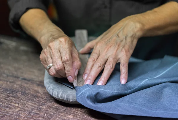 Making suits ,tailoring by hand — Stock Photo, Image