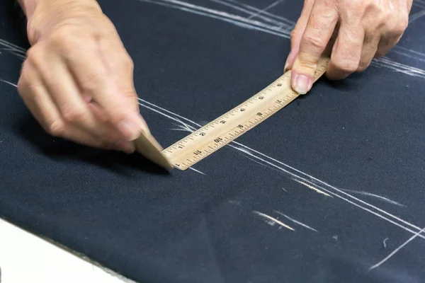 Tailoring, patterning by hand — Stock Photo, Image