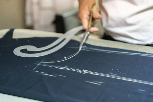 Tailoring, patterning by hand ,tailor — Stock Photo, Image