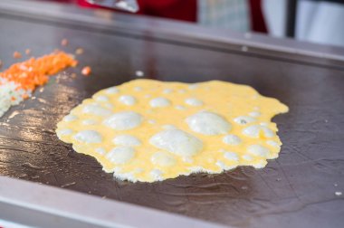 tavada yumurta omlet pişirme Şef