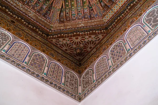 bahia palace içine renkli oryantal tavan parçası