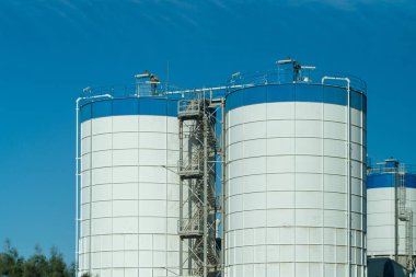 Tarım. Tahıl hasat depolamak için modern silolar