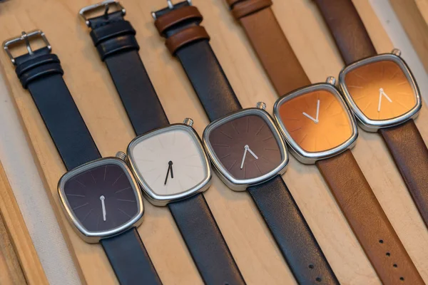 Veel mode horloges in de store — Stockfoto