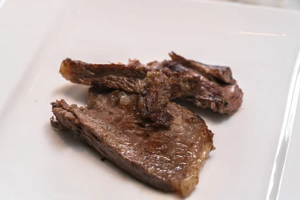 Barbecue Wagyu Point Steak su piastra bianca — Foto Stock