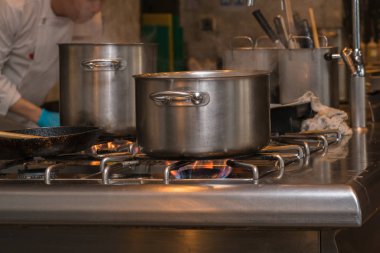 Mutfakta pot gaz sobası