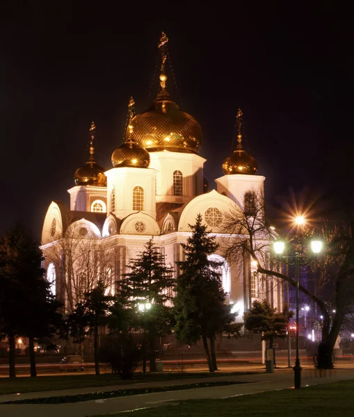 Iglesia de Alexander Nevsky en Krasnodar por la noche — Foto de Stock