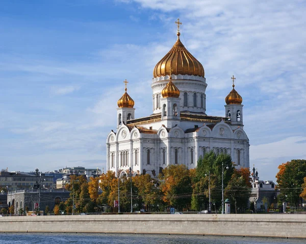 Una vista de la Catedral de Cristo Salvador. Moscú — Foto de Stock