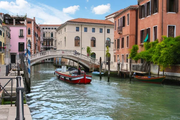 Canali e strade di Venezia — Foto Stock