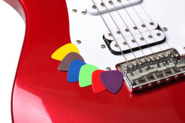 Bir gitar üzerinde renkli alır