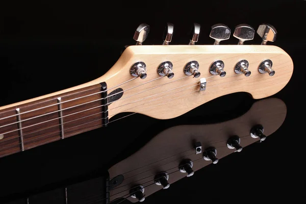 Guitar neck on a dark background with reflection. — Stock Photo, Image