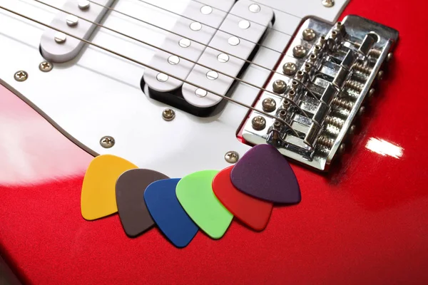 Kolorowe wybiera na gitarze — Zdjęcie stockowe