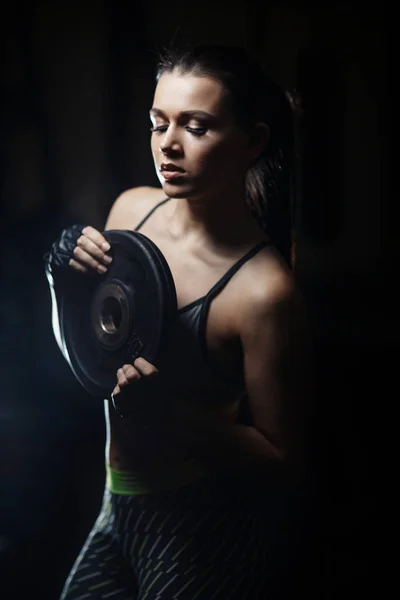 Girl holding a workout pancakes — Stock Photo, Image