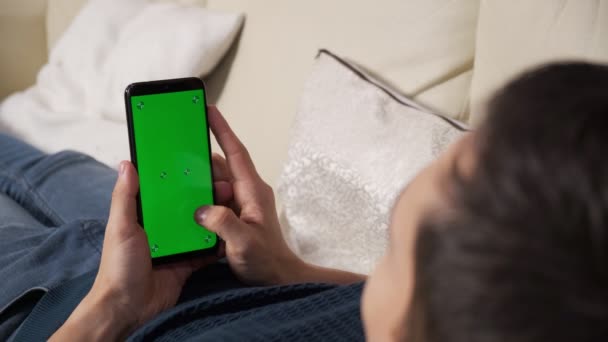 Man holding a smartphone in the hands of a green screen green screen, hand of man holding mobile smart phone with chroma — 비디오