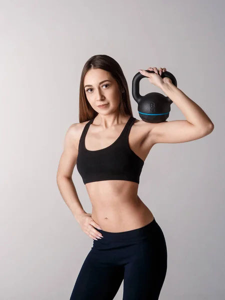 Atléta Kettlebell Csinál Egy Tüdőt Fénykép Latin Sziluett Elszigetelt Fehér — Stock Fotó