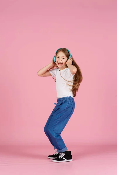 Bailando Cantando Adolescente Escuchar Música Interés Inicial Basado Música Recomendada —  Fotos de Stock